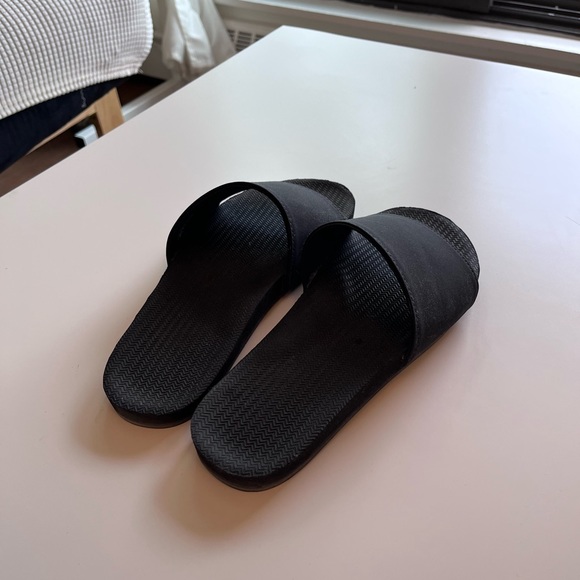 Modern Black Slides - Picture 2 of 4